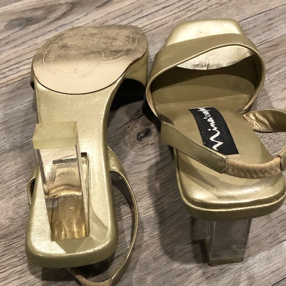 Nina comfort gold sandal with clear heel. Size 8 - Picture 3 of 3